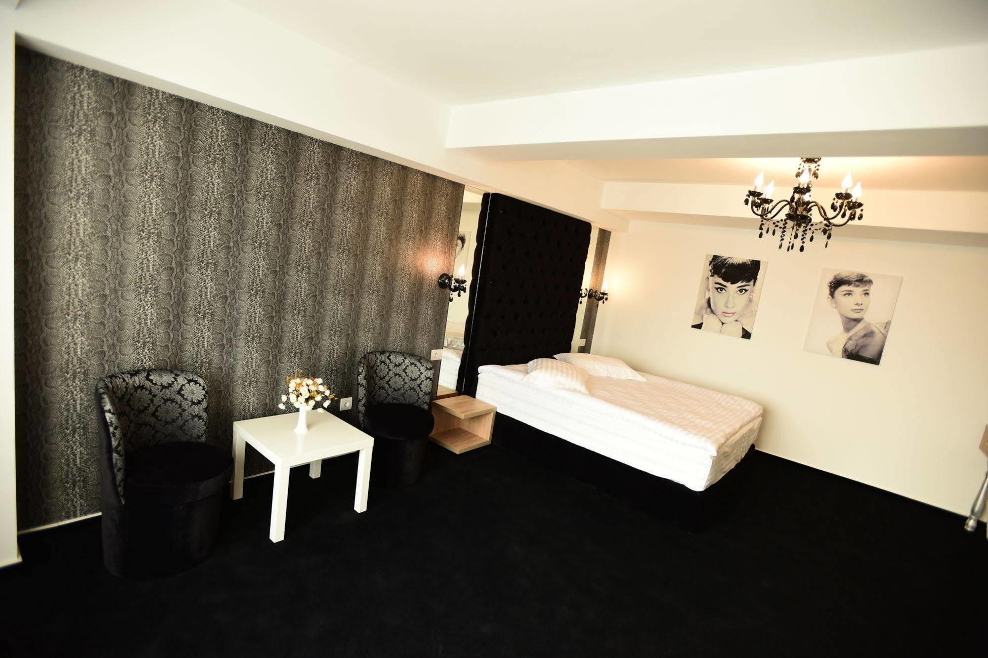 La Rocca Boutique Hotel Craiova Exterior foto